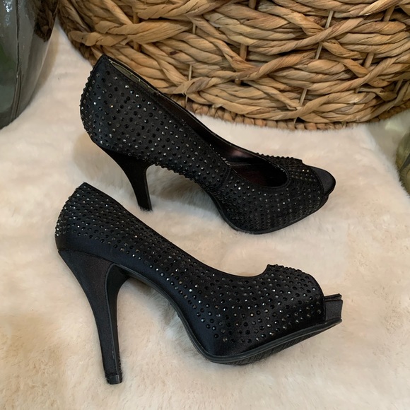 Heels - Picture 4 of 4